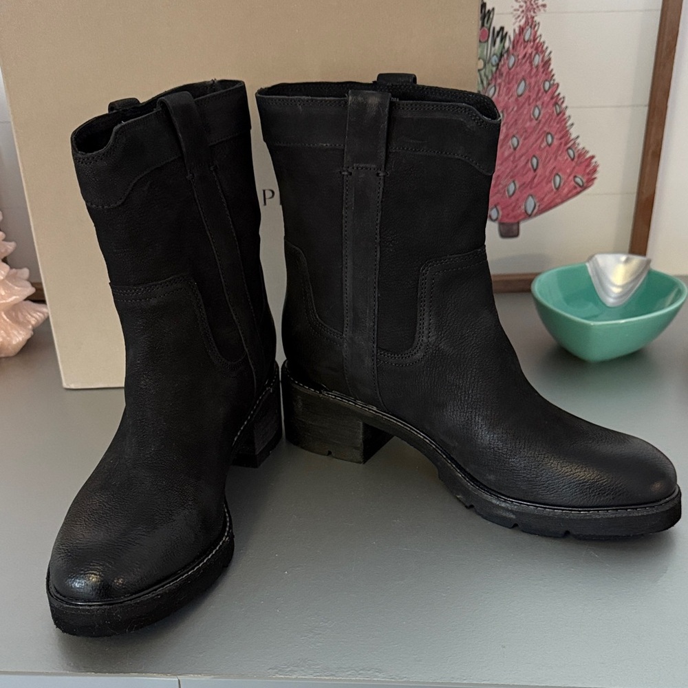 New Donald J. Pliner Black Heeled Boots Size 9